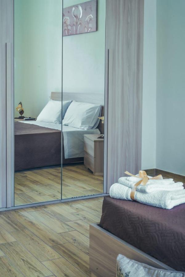 La Casa Di Tina Vila Canicattini Bagni Exterior foto